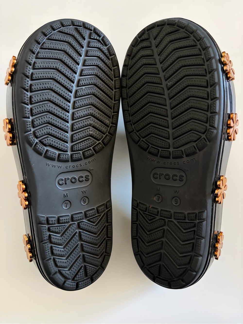 Crocs Crocband Metallic Bloom Platform Slides Gold Black Floral Charms Sz 9 Rare - Picture 11 of 16